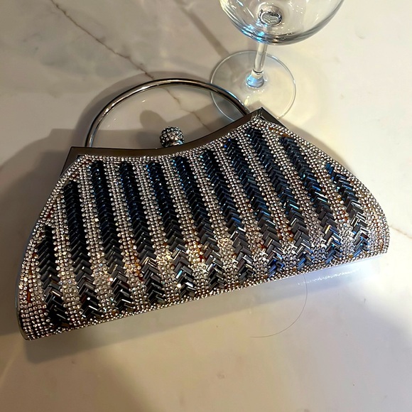 Silver beaded clutch - Picture 2 of 7